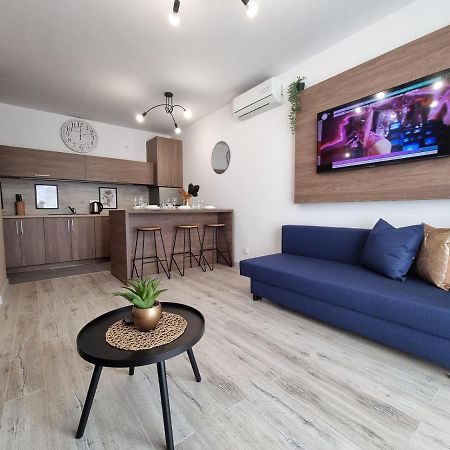 Q Apart Enter- Klimatyzowany 2 Pokojowy Apartament Przy Manufakturze Z Garazem Gratis, Fv Łódź Exterior foto