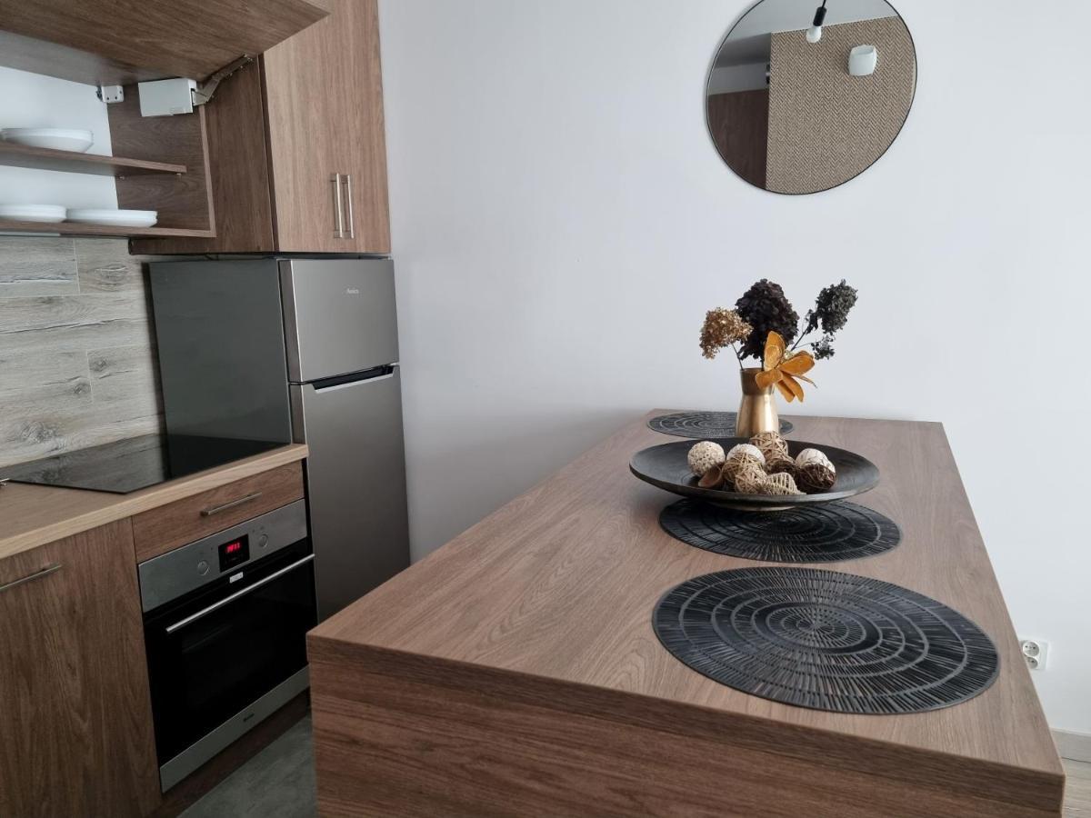 Q Apart Enter- Klimatyzowany 2 Pokojowy Apartament Przy Manufakturze Z Garazem Gratis, Fv Łódź Exterior foto